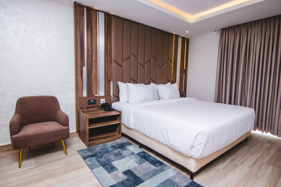 DELUXE ROOM