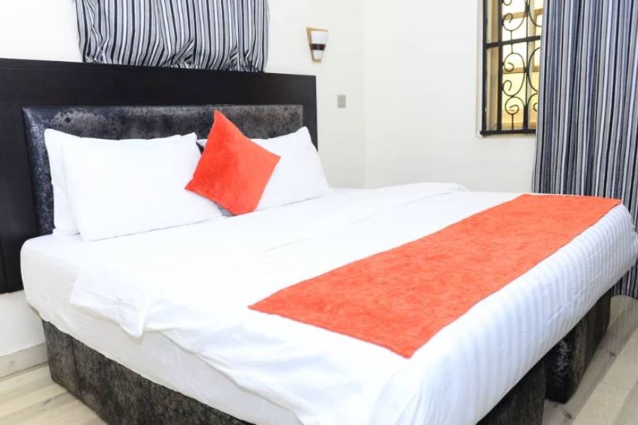 DELUXE ROOM