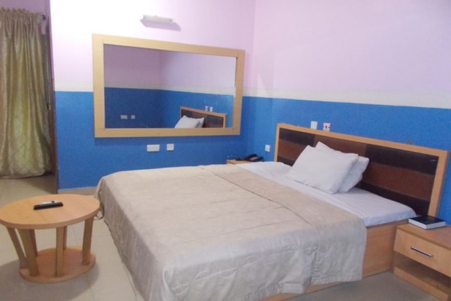 KING ROOM