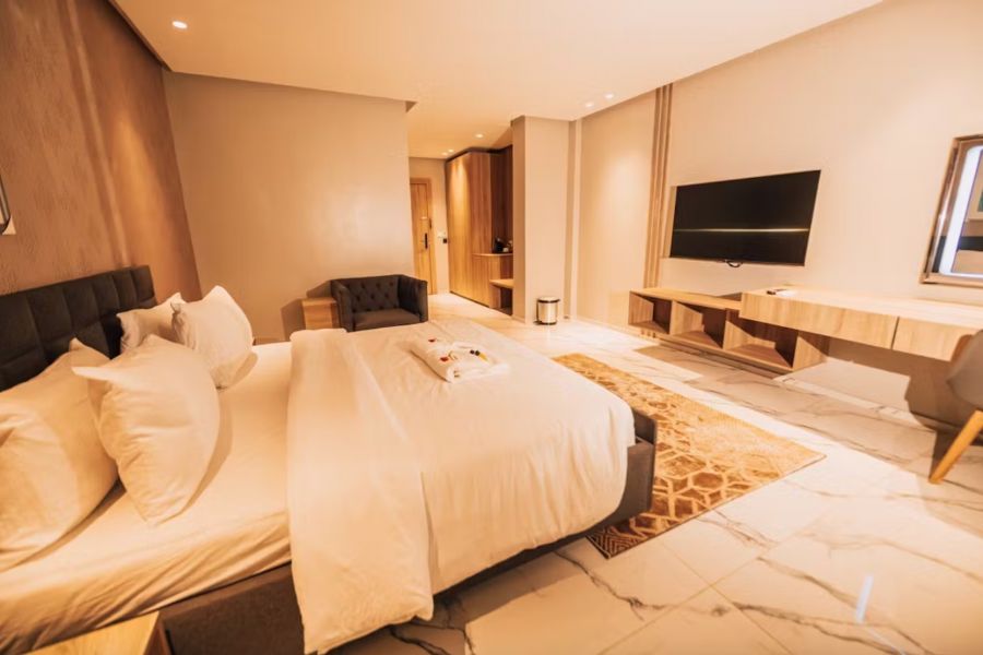 EXECUTIVE ROOM