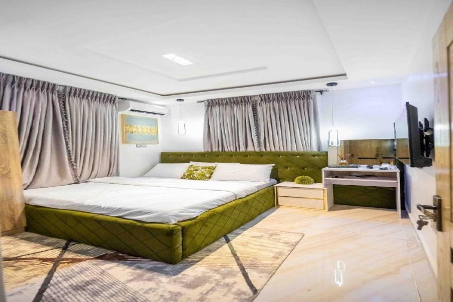 ONE BEDROOM APARTMENT