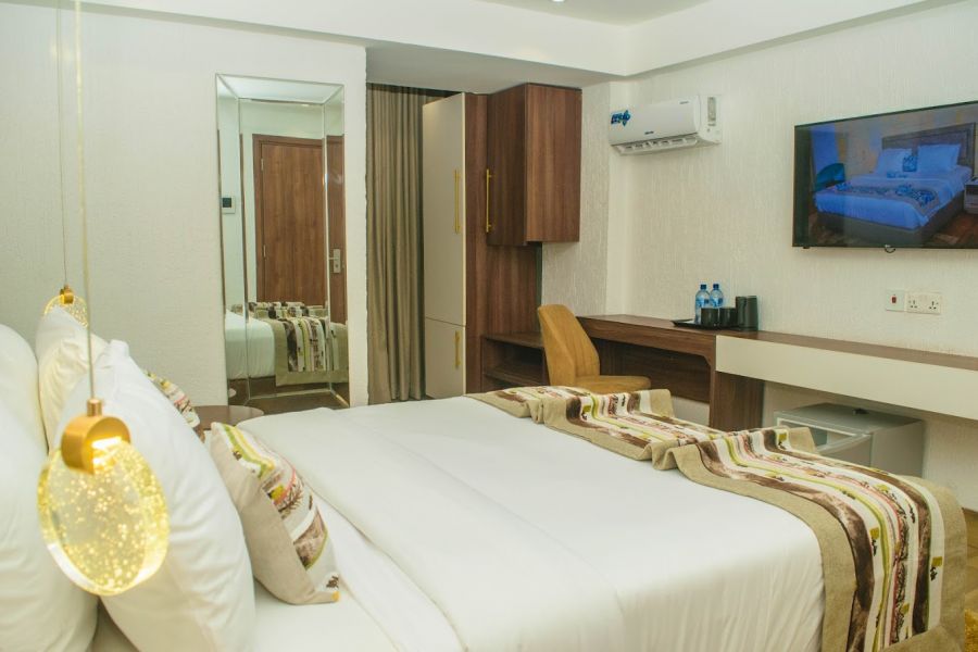 BUSINESS ROOM