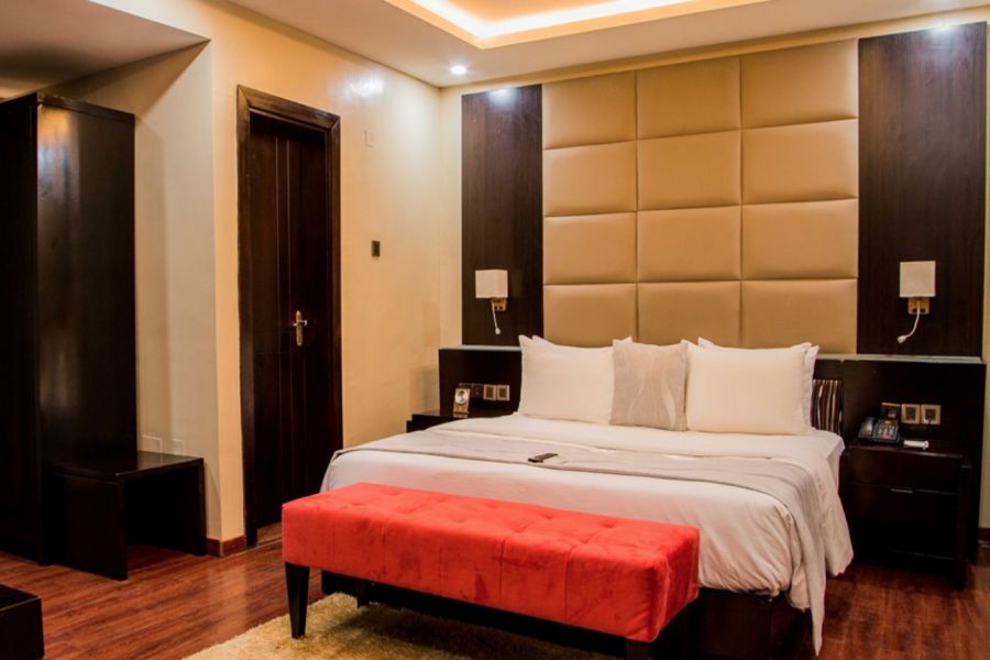 DELUXE ROOM