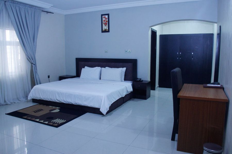 BUSINESS SUITE 