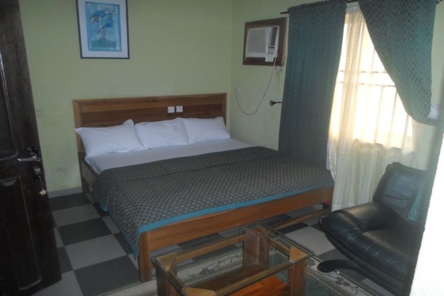 EXECUTIVE ROOM