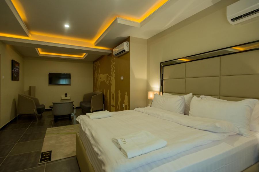 JUNIOR SUITE