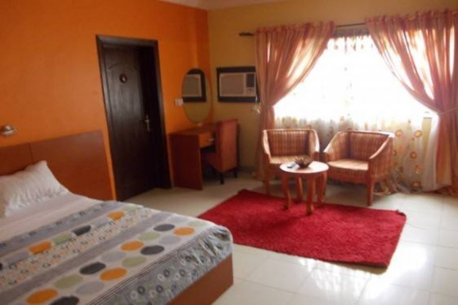 EXECUTIVE ROOM