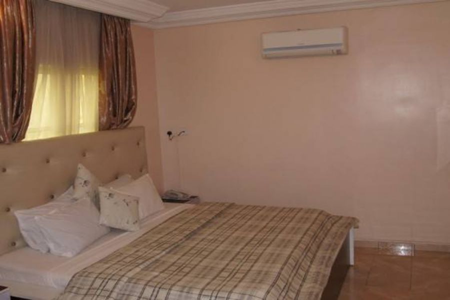 DIPLOMATIC ROOM