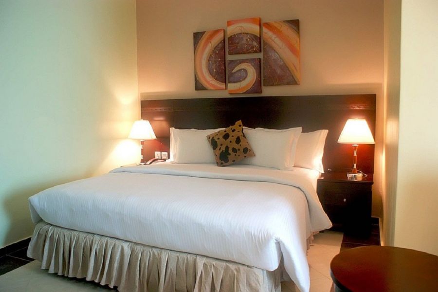 DELUXE ROOM