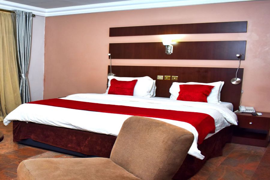 DELUXE ROOM