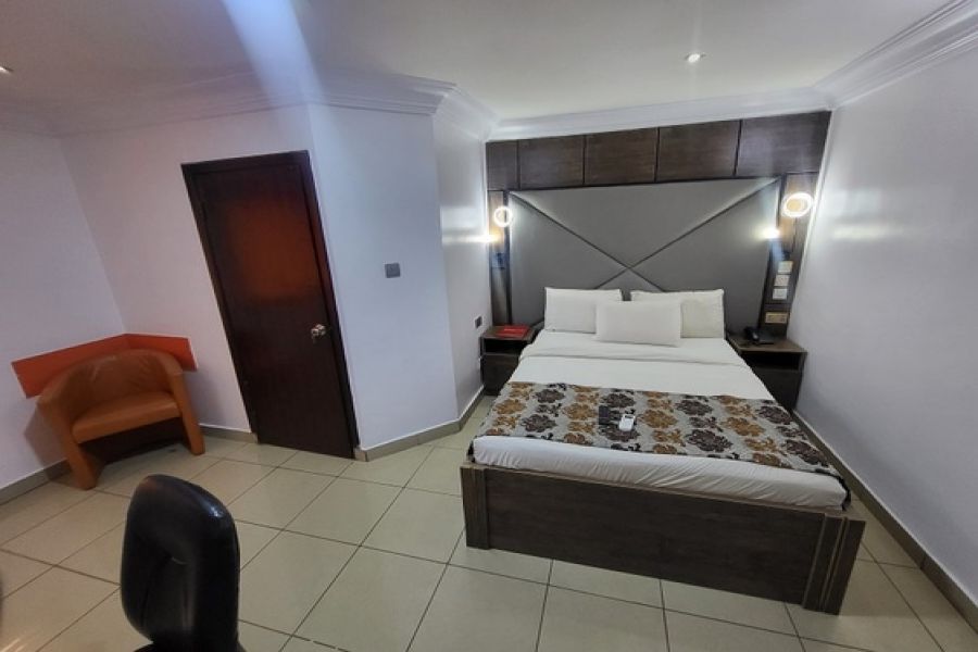 DELUXE ROOM