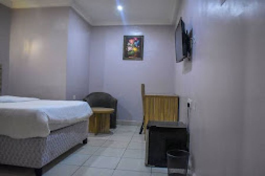 EXECUTIVE ROOM
