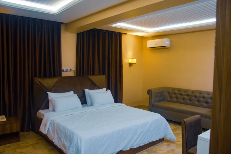 BIG GUEST ROOM