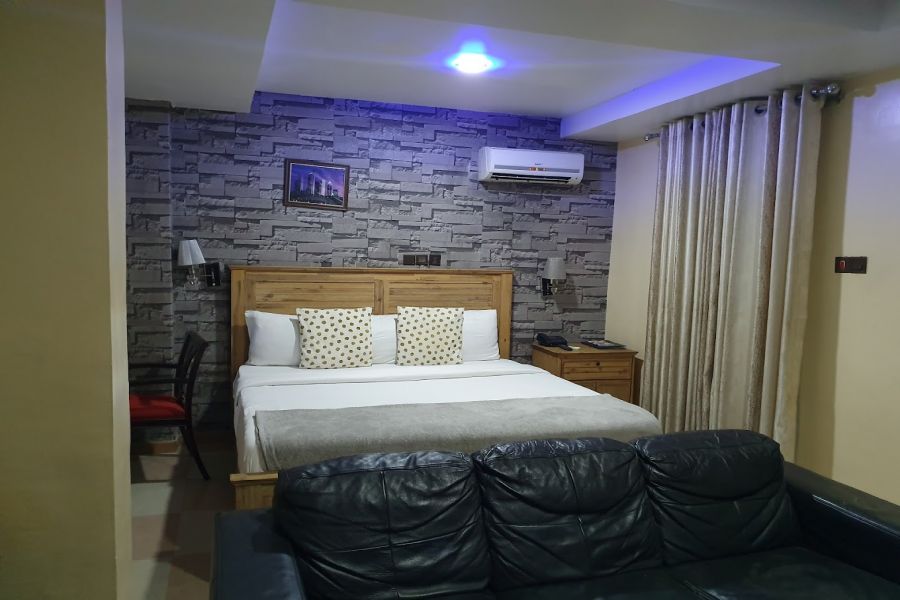 BUSINESS ROOM