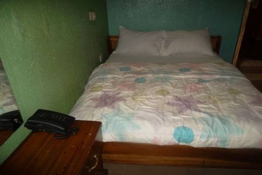 SINGLE ROOM