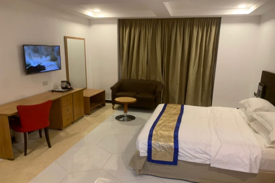 EXECUTIVE SUITE