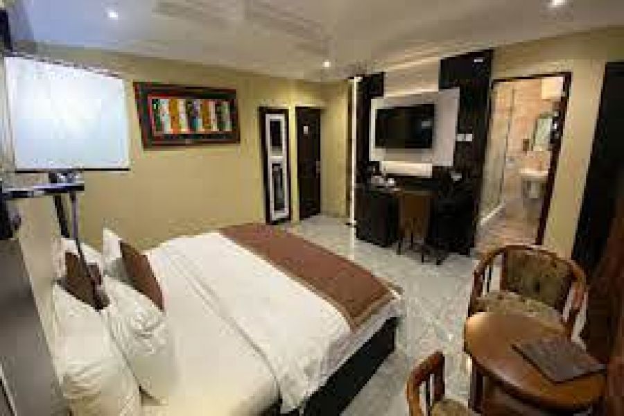 DELUXE ROOM
