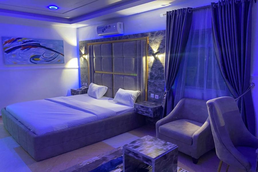 SUITE 