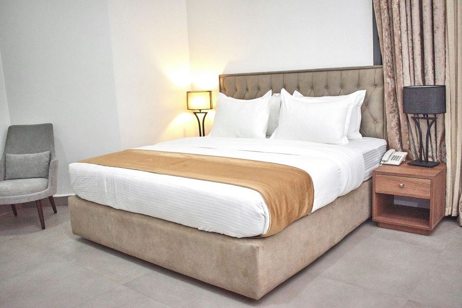 DELUXE ROOM