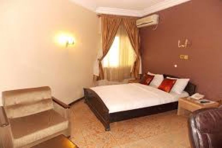 BUSINESS STANDARD ROOM