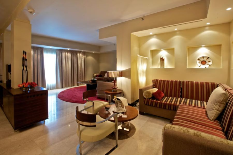 EXECUTIVE ROOM
