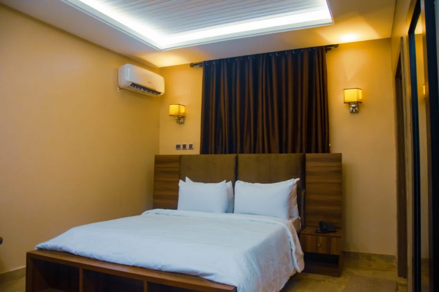 DELUXE ROOM