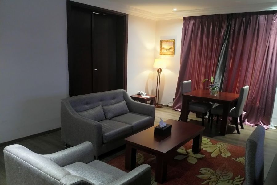 DELUXE ROOM