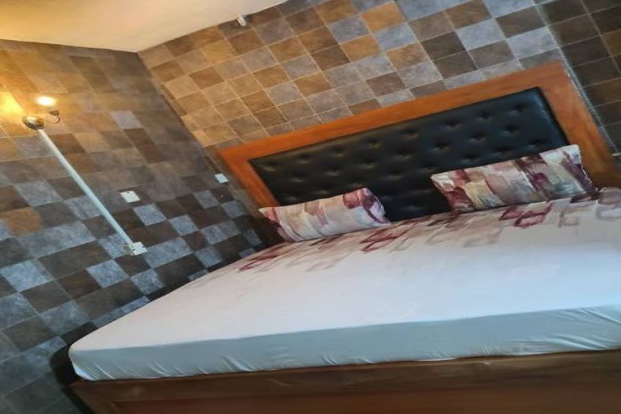 DELUXE ROOMS