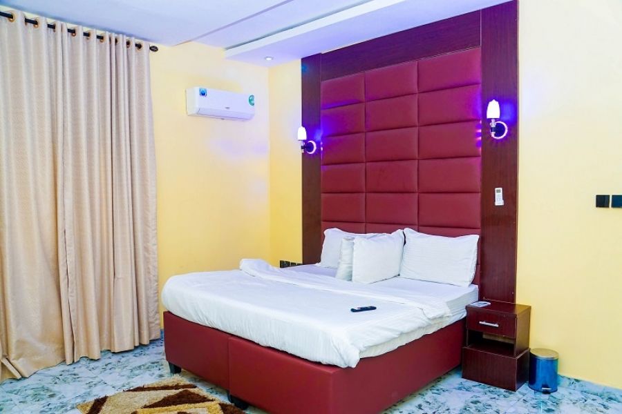 SUITES