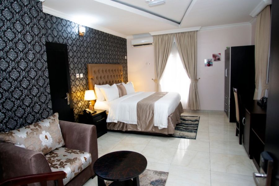 STUDIO ROOM