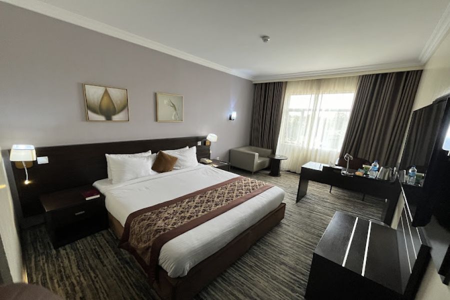 EXECUTIVE SUITE