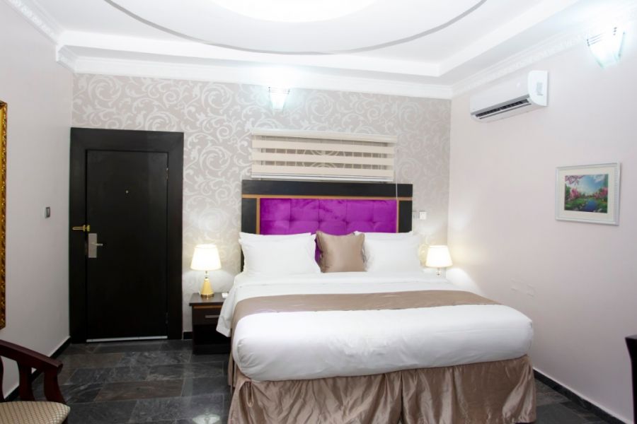 PREMIUM SUITE 