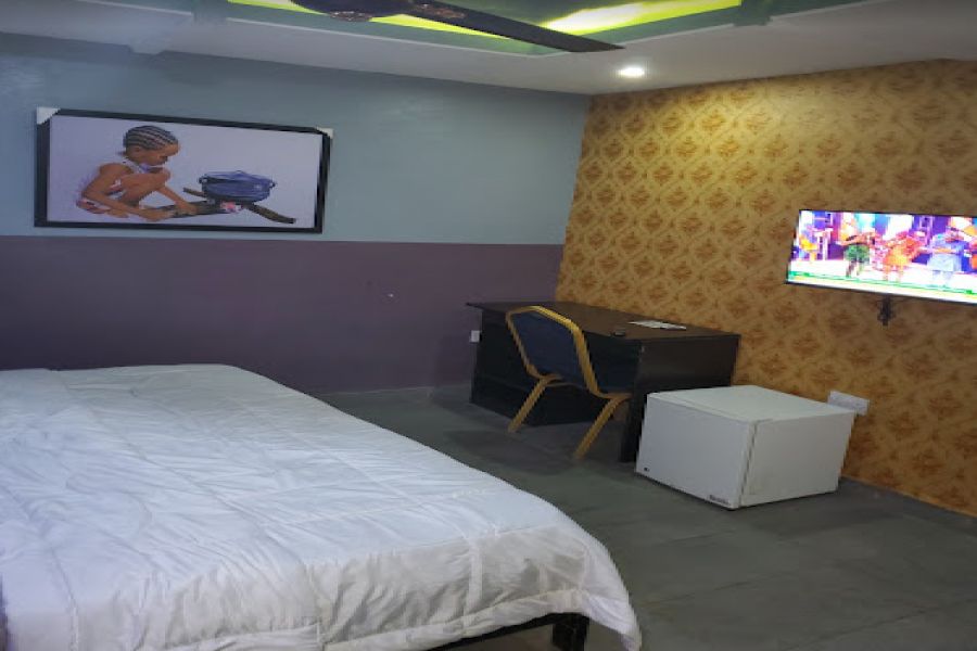 SUITE ROOM