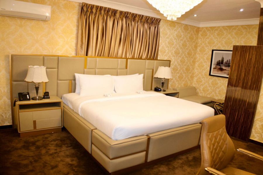 ROYAL LUXURY ROOM