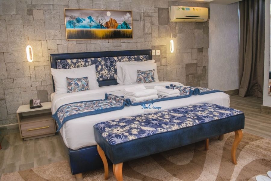 EXECUTIVE SUITES