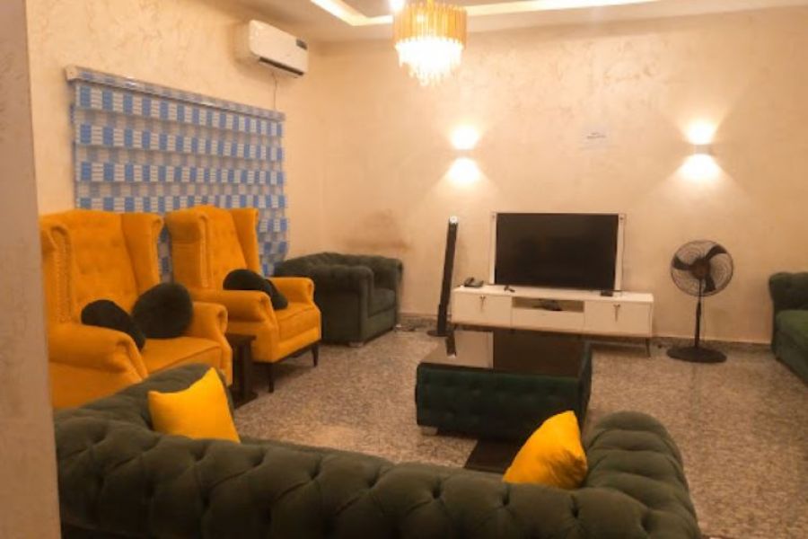 EXECUTIVE ROOM