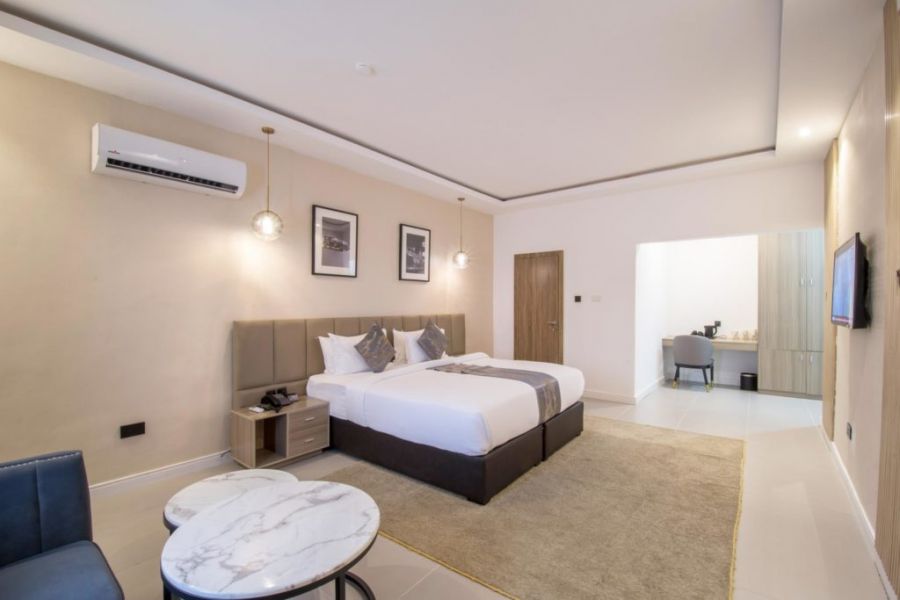 SIGNATURE EXECUTIVE