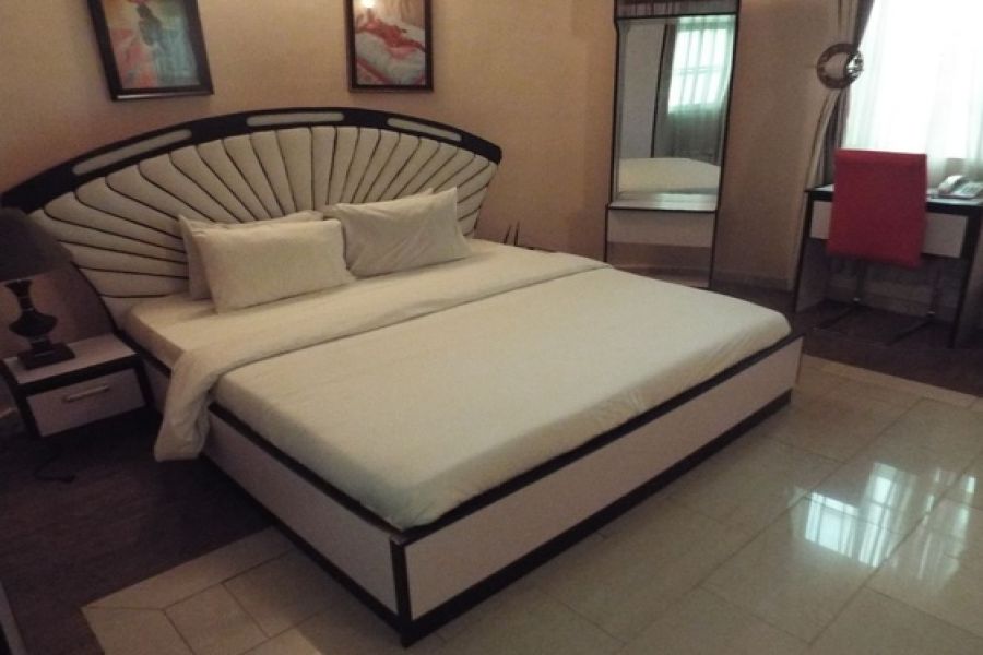 EXECUTIVE ROOM