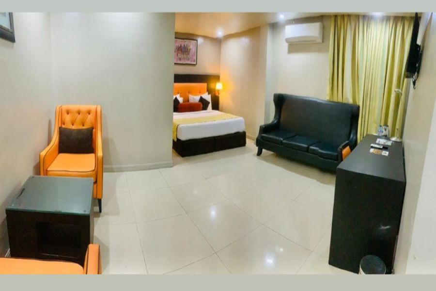 EXECUTIVE ROOM