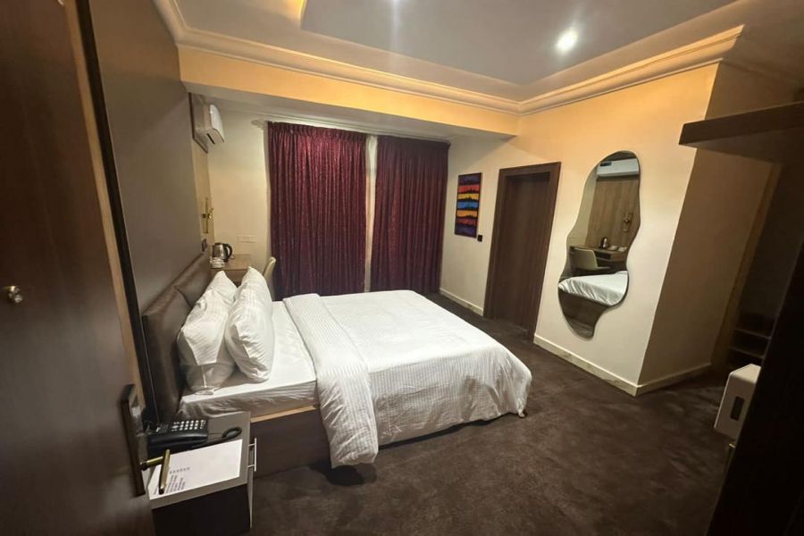 MARQUIS ROOM