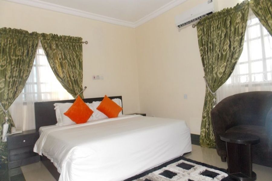 DELUXE ROOM