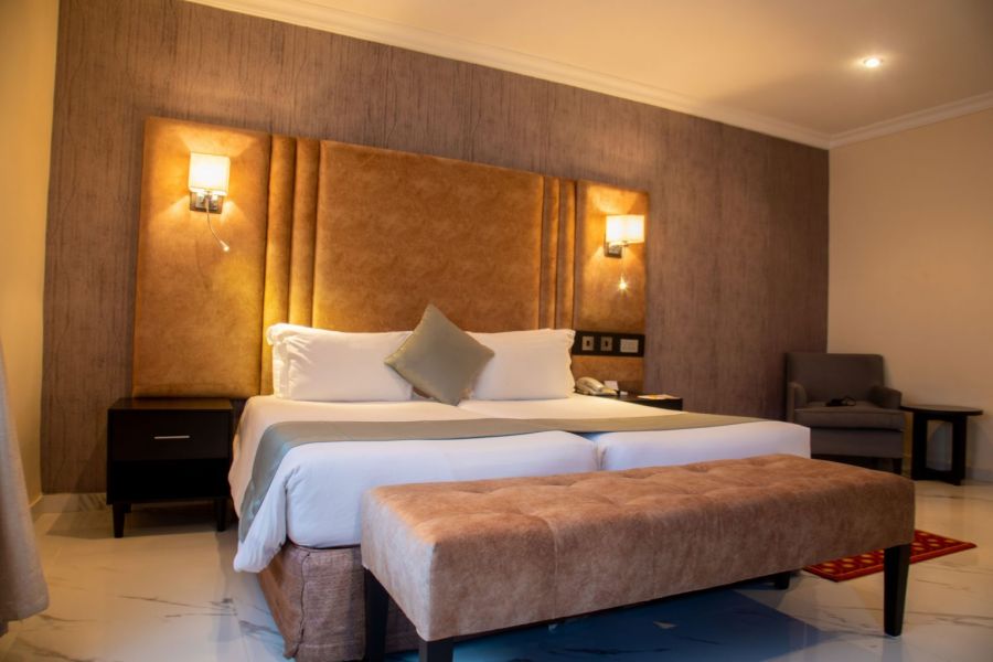 DELUXE ROOM