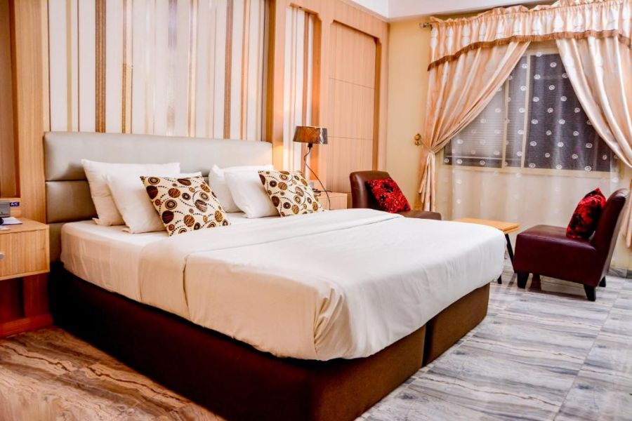 CAPTAIN SUITE