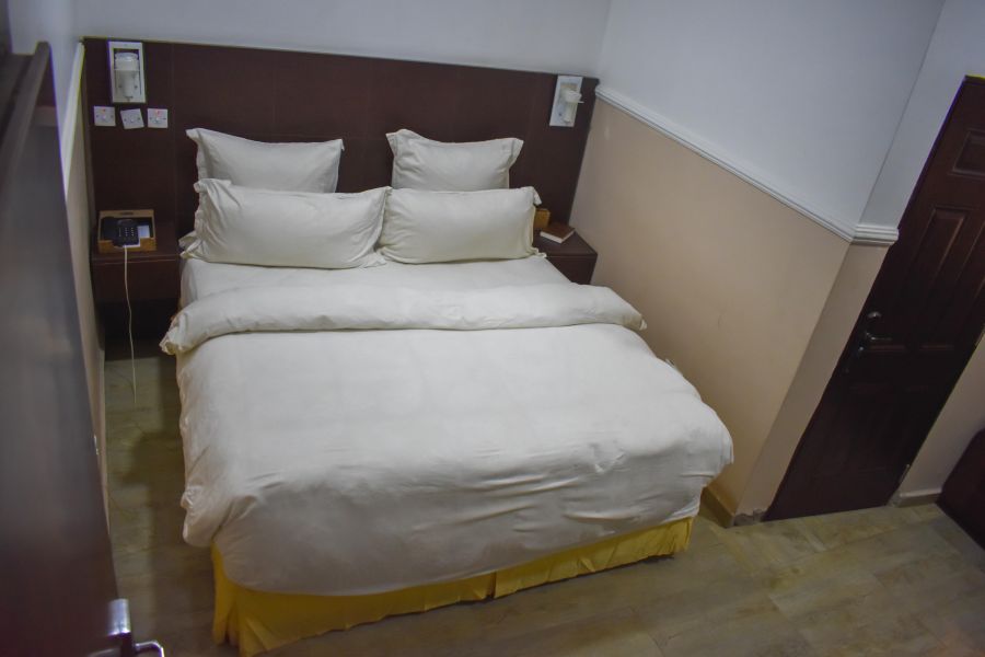 DELUXE ROOM