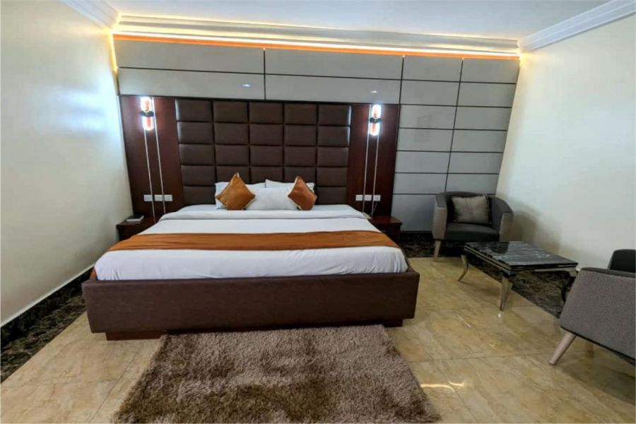 BUSINESS ROOM