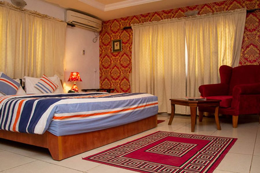 DELUXE ROOMS