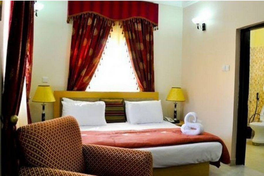 EXECUTIVE ROOM
