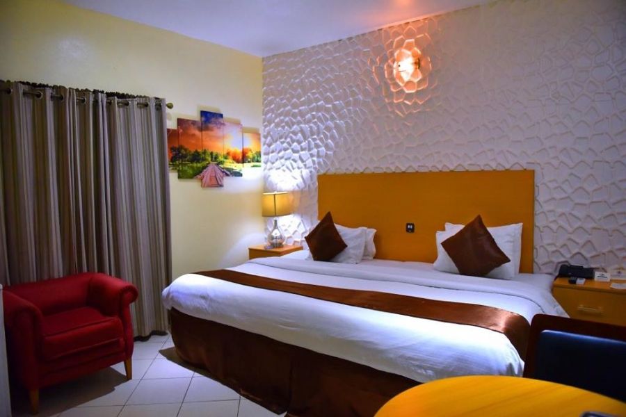 EXECUTIVE SUITES