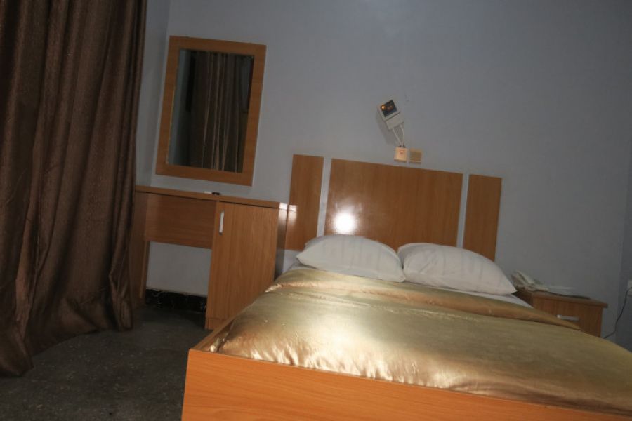 QUEENS ROOM