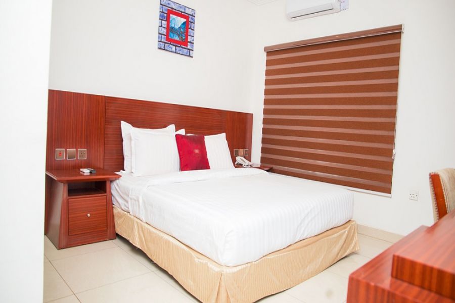 SINGLE ROOM